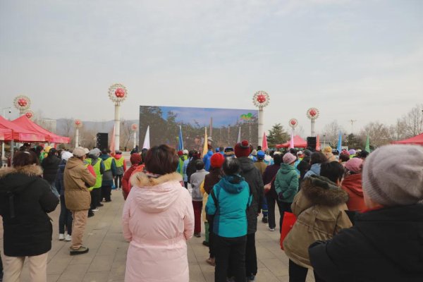 冰球突破九五至尊以传统曲艺样式纯真展现了区域时髦诞生的丰硕效