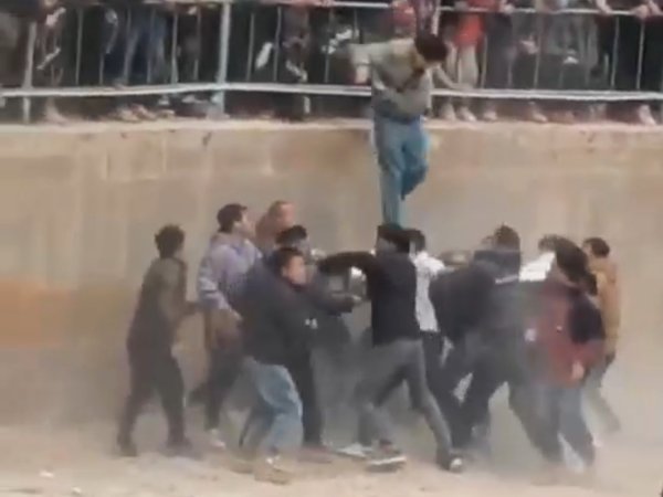kaiyun网址警方和医护东说念主员赶到现场解决-开云「中国